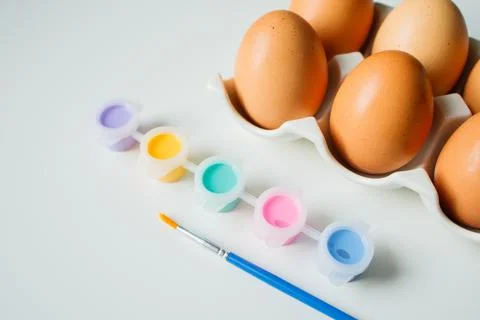Easter eggs on a stand with paints and brush on white background close up. .. Foto stock