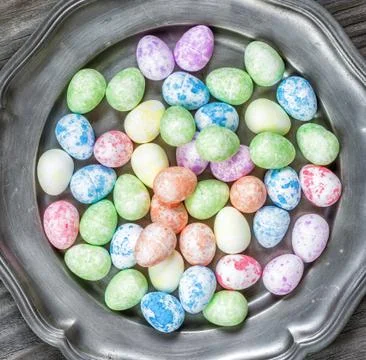 Easter eggs in tin plate 스톡 사진