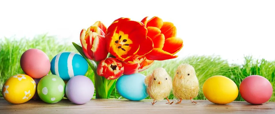 Easter eggs with tulips Stockfoto's