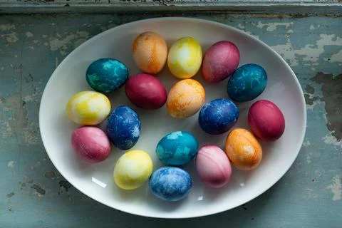 Easter eggs in white dish on light blue old concrete background 스톡 사진