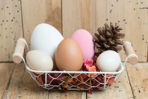 Easter eggs on wooden background Stockfoto's