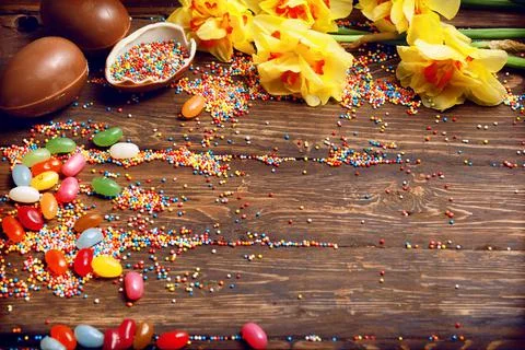 Easter empty background with Easter eggs and spring flowers Stock-Fotos