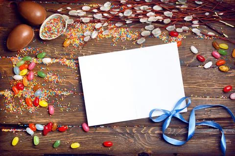 Easter empty background with Easter eggs and spring flowers Stock Photos