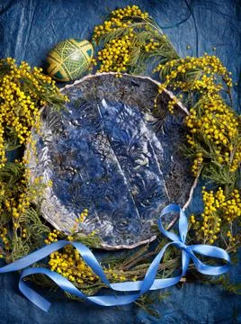 Easter empty background with Easter eggs and spring flowers Stock Photos