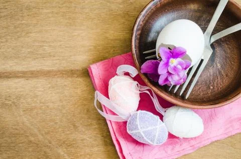 Easter Festive Table Setting With Fresh Flower. 스톡 사진