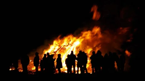 Easter Fire in the night. Vídeos de archivo 48396363