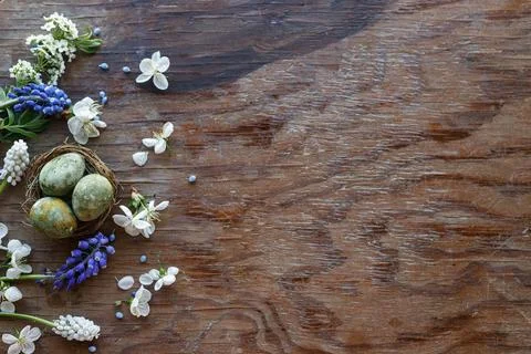Easter flat lay. Stylish easter eggs in nest and flowers and cherry blossom.. Stockfoto's