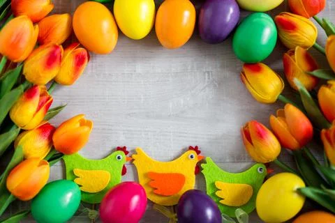 Easter frame background - close up of colorful eggs, decorative chicks and tu Фото