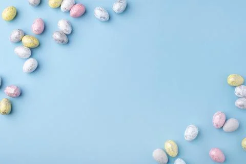Easter frame of eggs painted in blue color. Foto stock