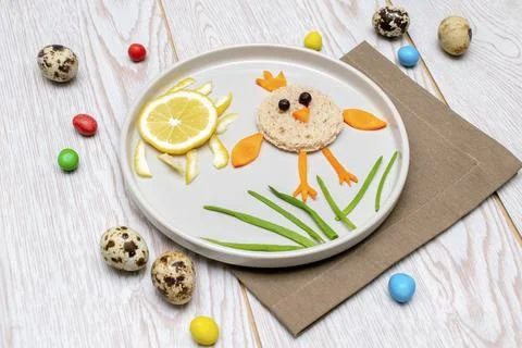 Easter funny creative healthy breakfast lunch food idea for kids, children. c Foto stock