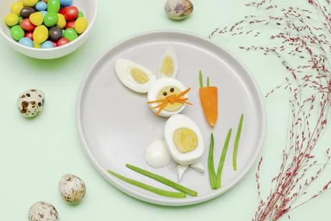 Easter funny creative healthy breakfast lunch food idea for kids, children... Foto stock