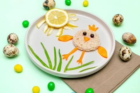 Easter funny creative healthy breakfast lunch food idea for kids, children... Foto stock