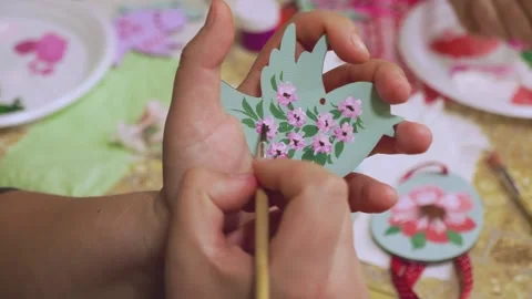 Easter gift with your own hands Vídeos de archivo 166527376