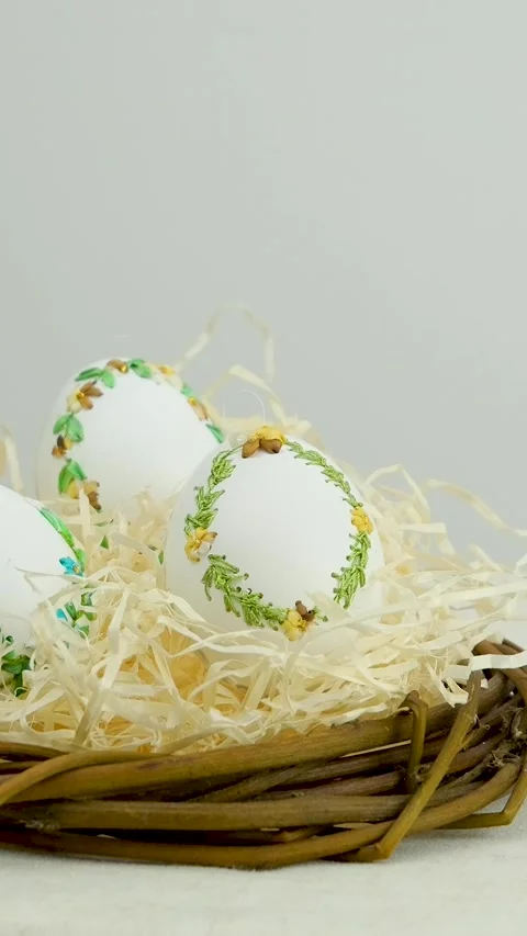 Easter holiday banner side view of eggs in nest with lavender flowers ribbon Stockbeeldmateriaal 247849661