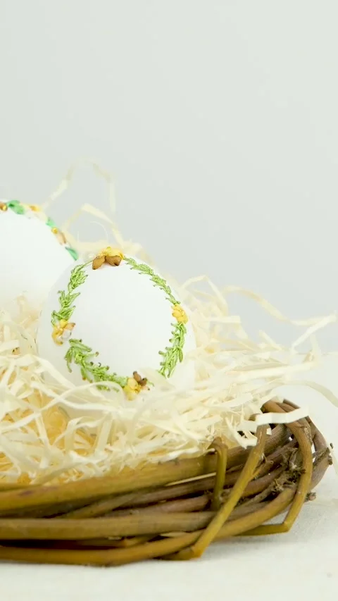Easter holiday banner side view of eggs in nest with lavender flowers ribbon Stockbeeldmateriaal 248471291