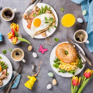 Easter holiday breakfast flat lay Stock-Fotos