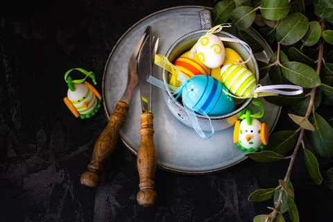  Easter holiday concept Table setting for festive Easter dinner on rustic ... Foto stock