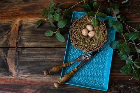  Easter holiday concept Table setting for festive Easter dinner on rustic ... Foto stock