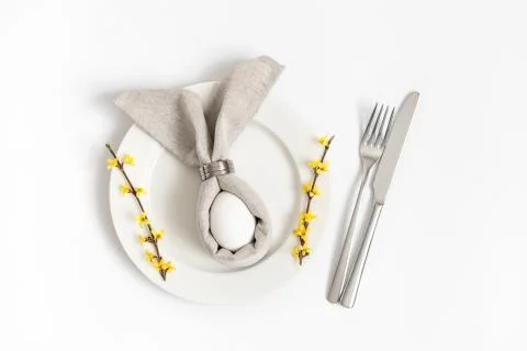 Easter holiday table setting with egg in gray napkin Easter Bunny Stockfoto's