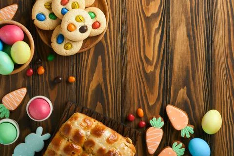 Easter hot cross buns with colored eggs Easter gingerbread rabbits and cookie Stock Photos