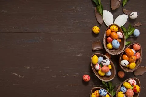 Easter hunt concept background with chocolate eggs and bunny on wooden tabl.. Stock Photos