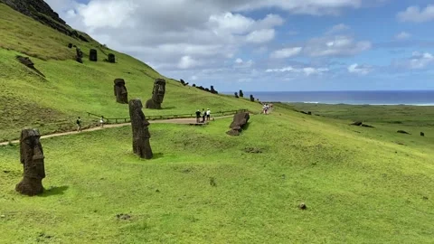 Easter Island, Chile - 2020/03/10 : Rano Raraku moais Video stock 342838760
