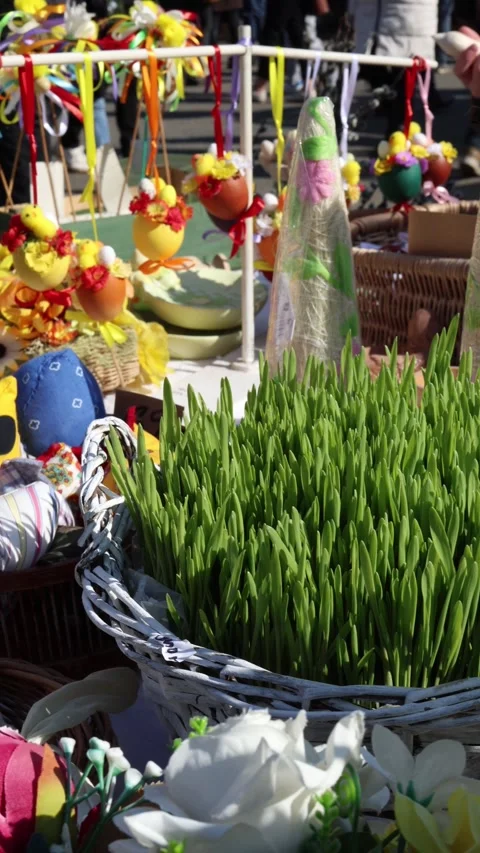 Easter market grass and decorations Vídeo Stock 331812061