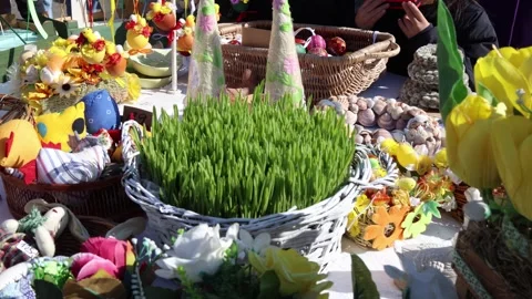 Easter market with grass and decorations Video stock 332331654