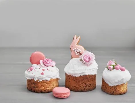 Easter orthodox sweet bread, Easter cake with flowers and gingerbread. Holida Stock Photos