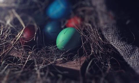 Easter painted eggs on burlap 库存照片