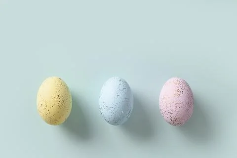 Easter pattern with pastel eggs on blue background. 스톡 사진