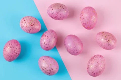 Easter. Pink Easter eggs on a trendy pink and blue background. Happy easter. 스톡 사진