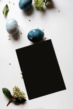 Easter place setting menu with broken egg, dyed blue Stock Photos