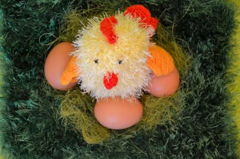 Easter scene with chick  in the spring meadow. Foto stock