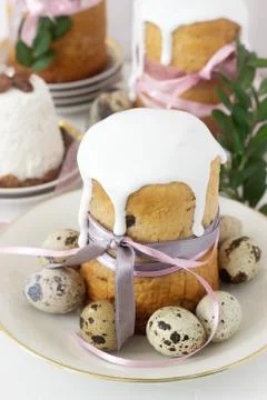 Easter still life with Easter cake kulich, paskha and painted eggs on a light Foto stock