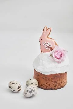 Easter sweet bread, Easter cake with flowers, eggs and gingerbread. Holidays  Stock Photos