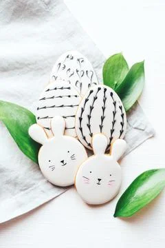 Easter sweets in the form of eggs and rabbits. Stock-Fotos