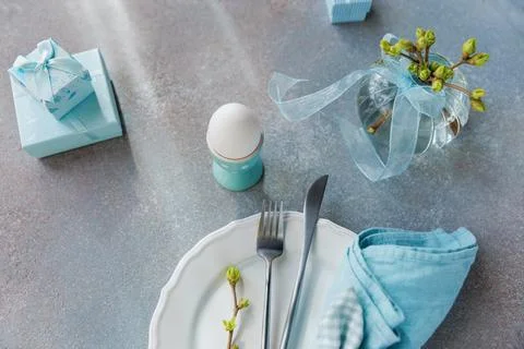Easter Table Setting with Blue Gift and Egg Стоковые фото