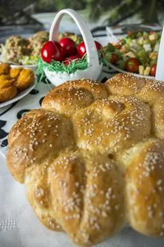 Easter table setting with colored red eggs, bread, green branches decorated Foto stock