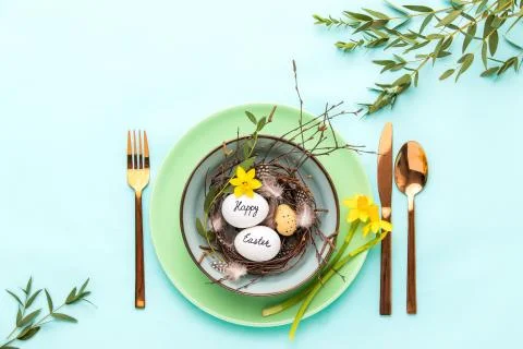 Easter table setting concept, top down view of table arrangement with greetin Foto stock