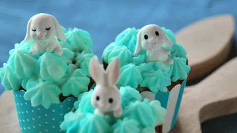 Easter table setting. cream easter cupcakes with white rabbits on a wooden tray Stock Footage 299031980