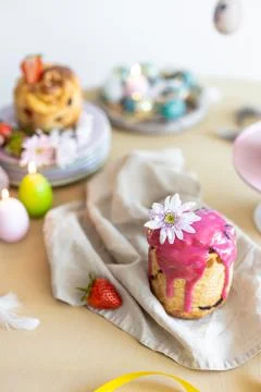Easter table setting. Easter cake craffin Foto stock