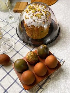 Easter table setting with Easter cupcake in white frosting and painted eggs Stock Photos