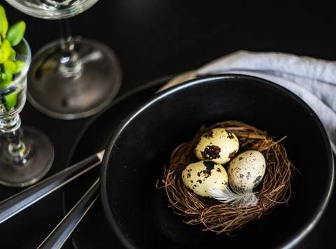  Easter table setting Festive table setting for Easter holiday dinner deco... Foto stock
