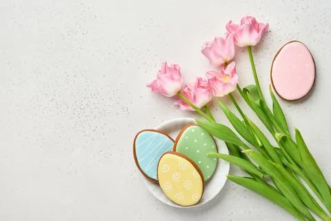 Easter table setting with floral decor and plate with easter gingerbread on g Stock Photos