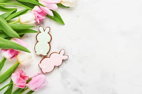 Easter table setting with floral decor and plate with easter gingerbread on w Stock Photos