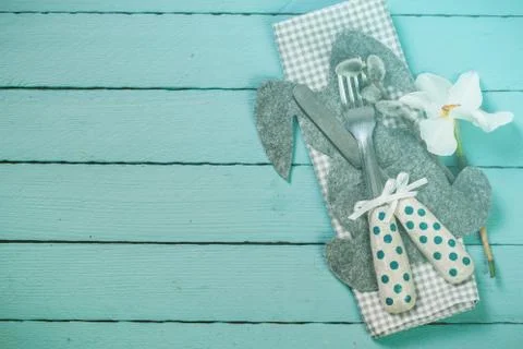 Easter table setting with flowers and eggs on old wooden table Stock Photos