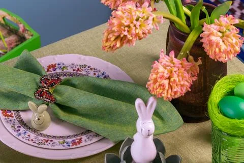Easter table setting with hyacinths on a green linen tablecloth Stock Photos
