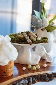 Easter Table Setting with Moss and Eggs Foto stock
