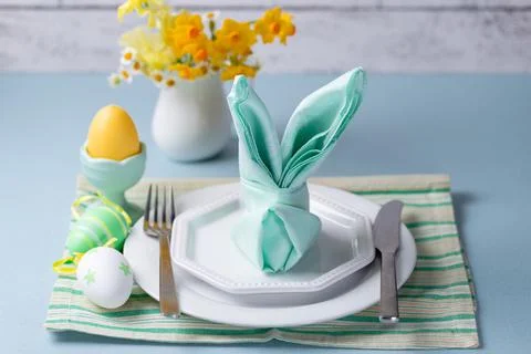 Easter table setting with spring flowers and Easter eggs Stock Photos